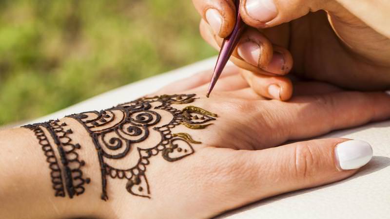 Een henna tattoo verwijderen