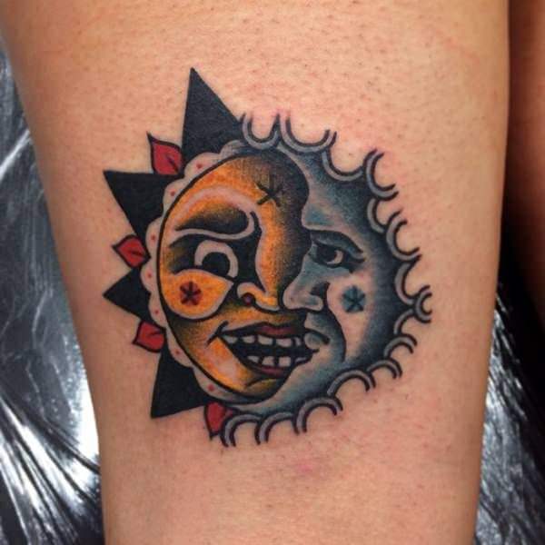 Zon en Maan Tattoo Ontwerpen &hun betekenis