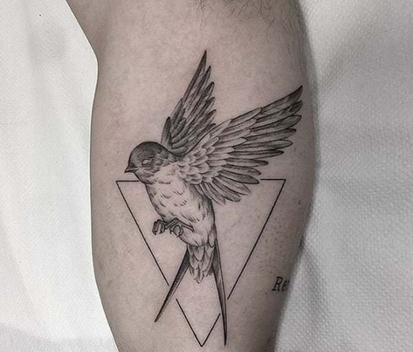 Swallow Tattoo Ontwerpen & Hun Betekenis