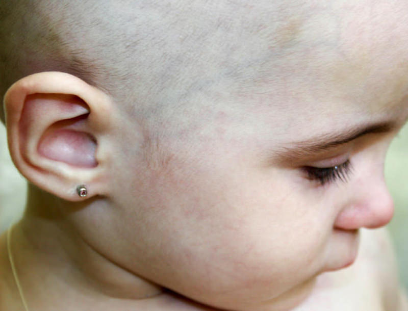 Wanneer kun je de oren van een baby laten doorboren?