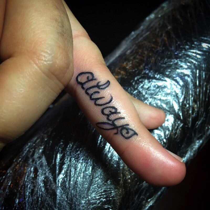 Kant van de vinger tattoo