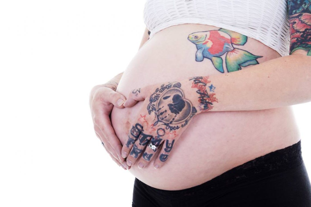 Maag tatoeages na de zwangerschap: zullen ze worden geruïneerd?