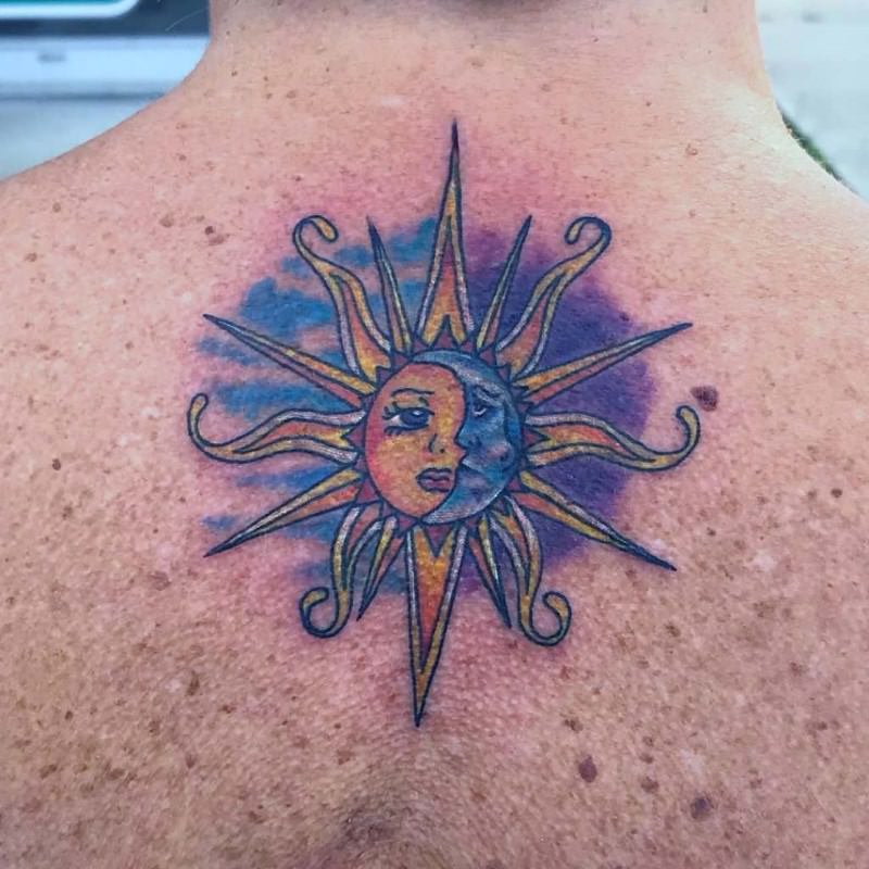 Tatoeages en zonlicht: hoe tatoeages in de zon te beschermen