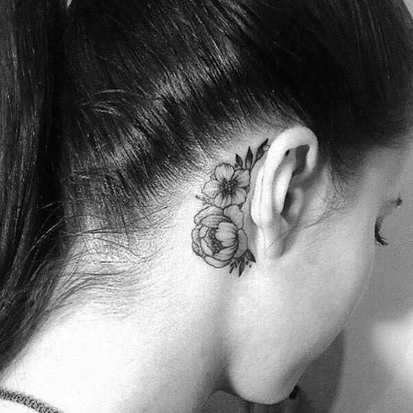 Achter het oor Tattoo